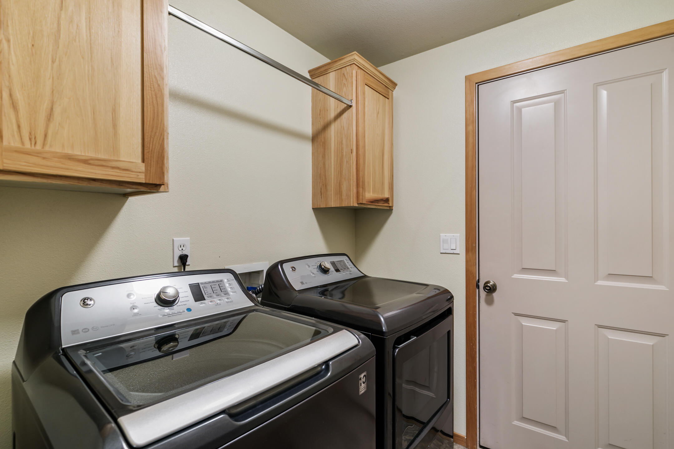20566 Prospector Loop Bend, OR 97702 - Photo 12 of 16 012
