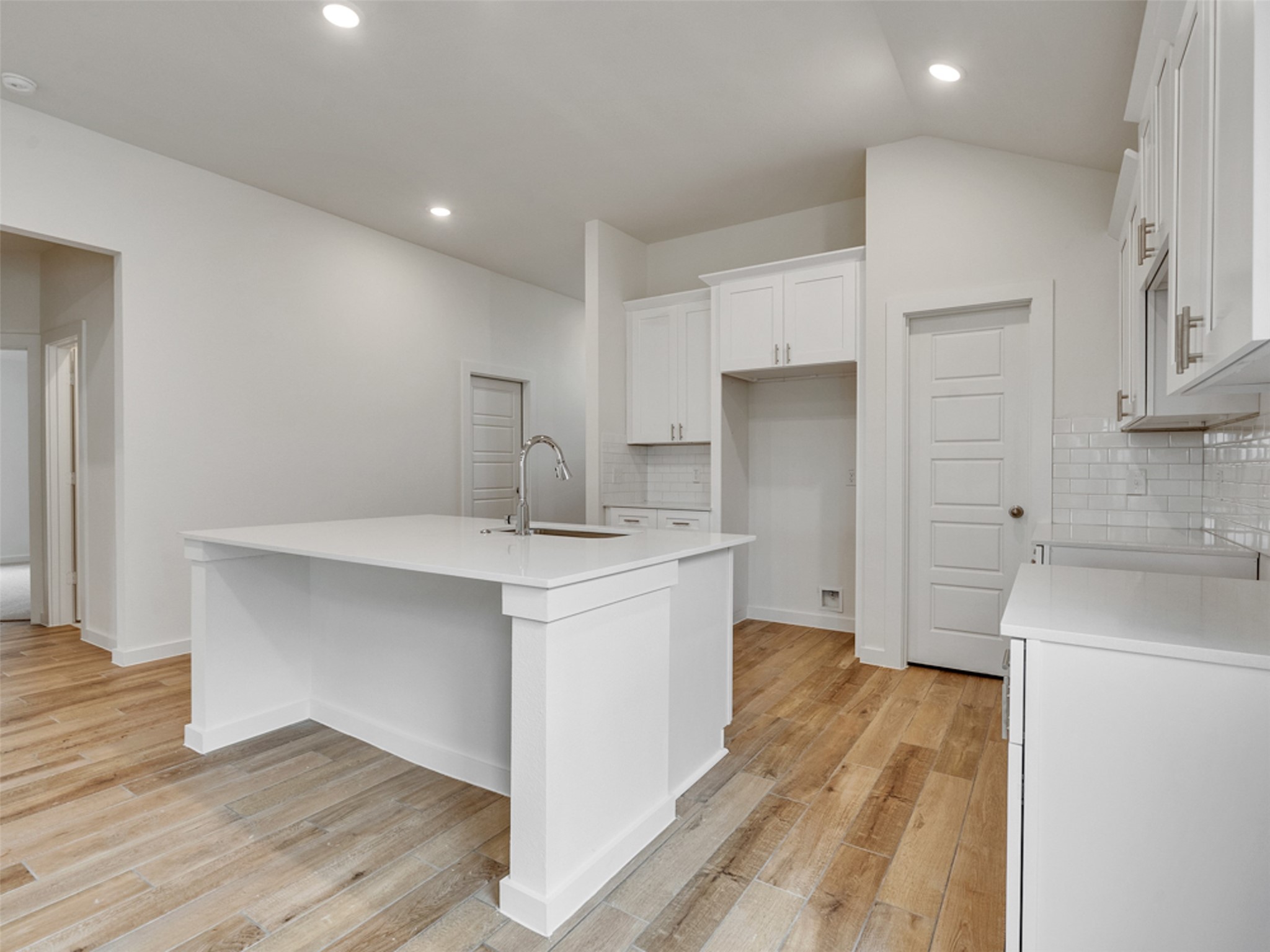8323 Amber Summit Lane Angleton, TX 77515 - Photo 7 of 32