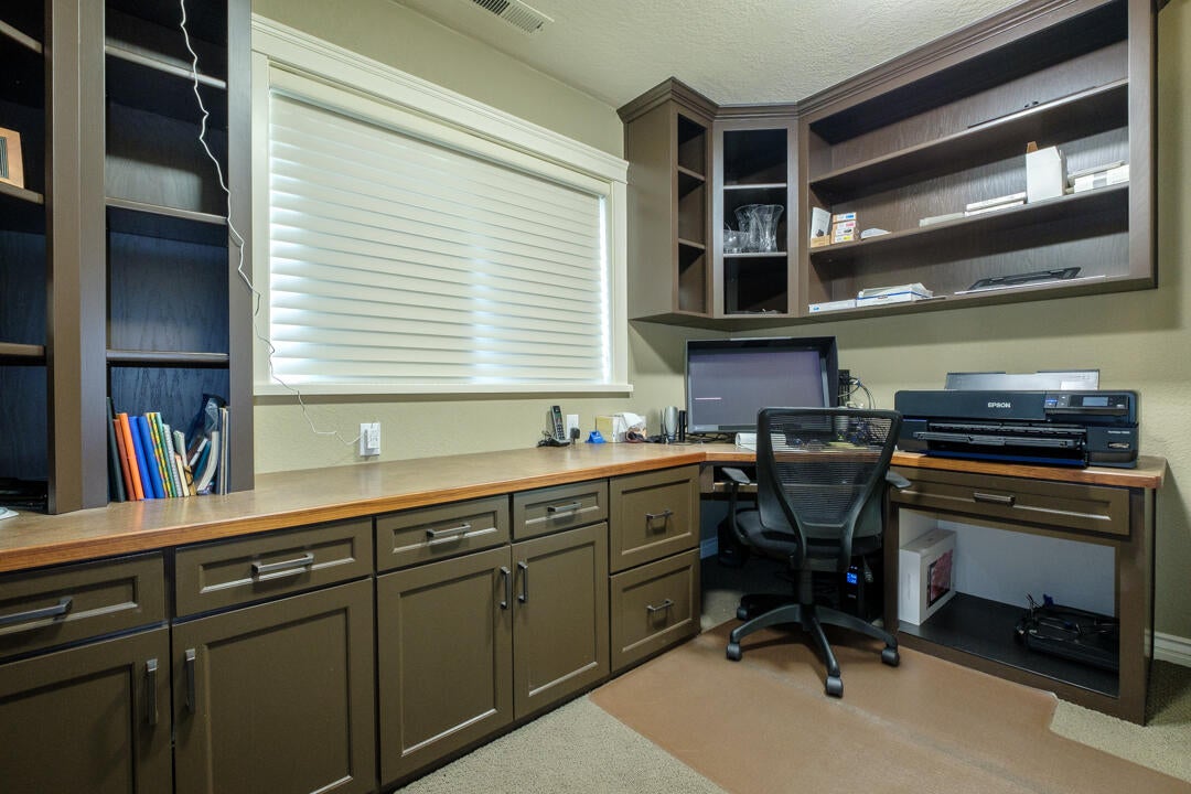 3124 Taylor Road Central Point, OR 97502 - Photo 39 of 47 Upstairs Office