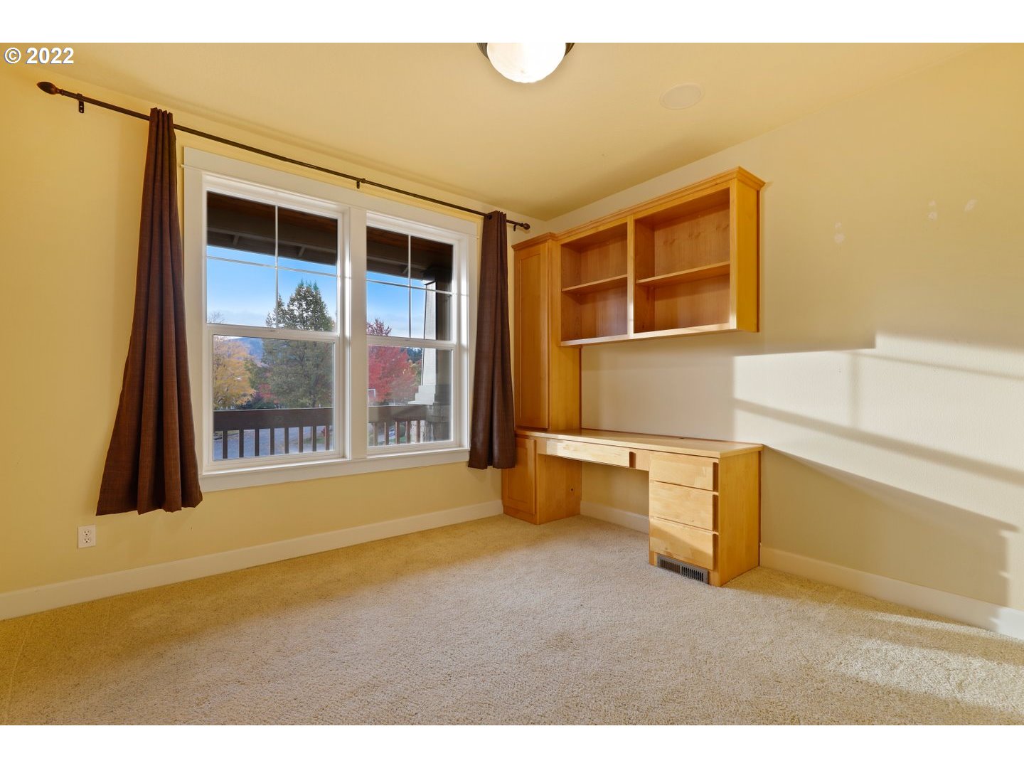 3237 Ridge Pointe Drive Forest Grove, OR 97116 - Photo 16 of 32 a living room with a large window