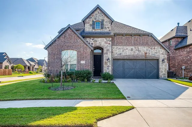 $624,000 | 2733 Stadium View Drive, Fort Worth, TX 76118