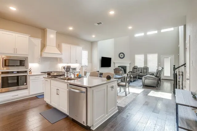 $624,000 | 2733 Stadium View Drive, Fort Worth, TX 76118