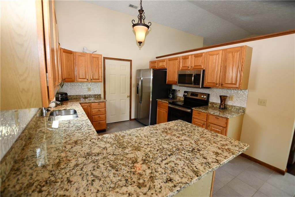 13073 Britton Ridge Fishers, IN 46038 - Photo 6 of 13 Gallery Image 6