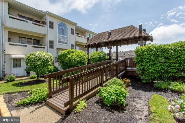 $278,000 | 48 Bonnie Gellman Court, Unit B48, Philadelphia, PA 19114