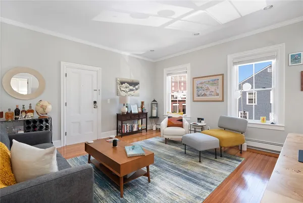 $2,500 | 109 Church Street, Unit 3, Newport, RI 02840