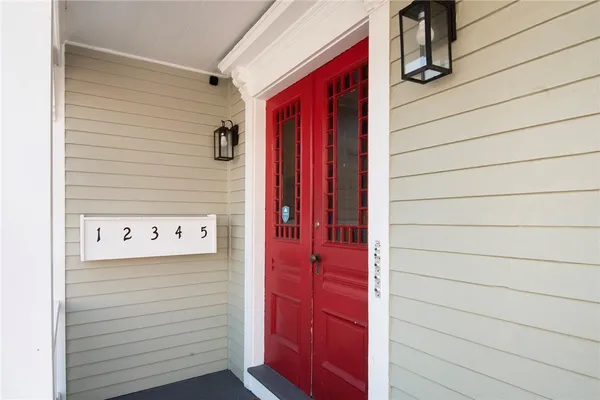 $2,500 | 109 Church Street, Unit 3, Newport, RI 02840