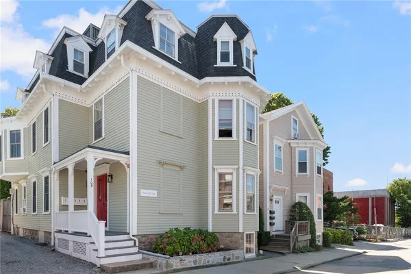 $2,500 | 109 Church Street, Unit 3, Newport, RI 02840
