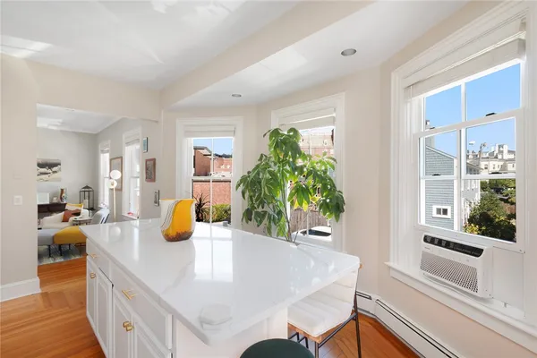 $2,500 | 109 Church Street, Unit 3, Newport, RI 02840