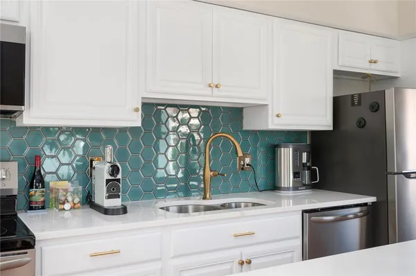 $2,500 | 109 Church Street, Unit 3, Newport, RI 02840