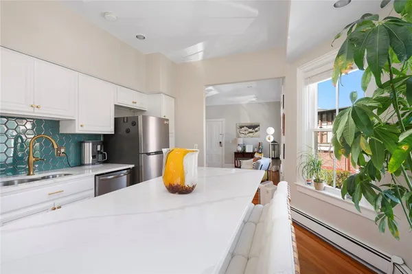 $2,500 | 109 Church Street, Unit 3, Newport, RI 02840