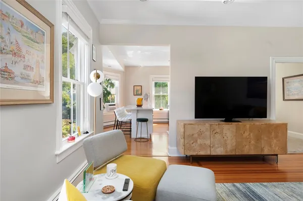 $2,500 | 109 Church Street, Unit 3, Newport, RI 02840