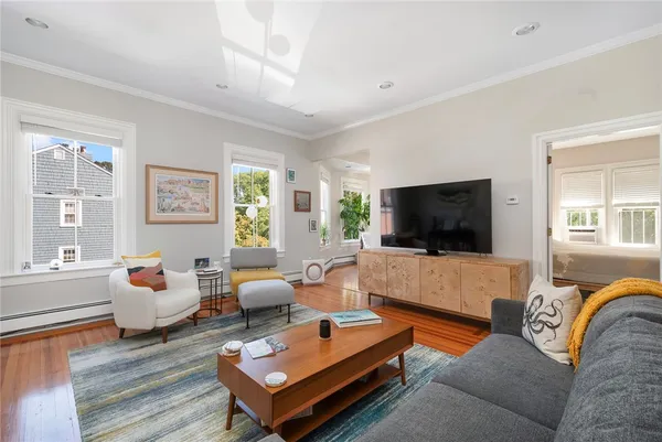 $2,500 | 109 Church Street, Unit 3, Newport, RI 02840