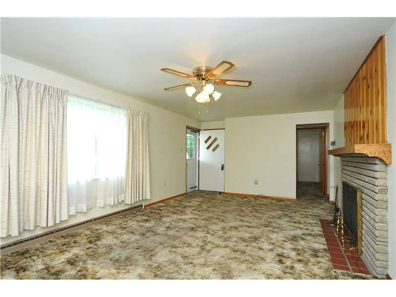 1543 Pine Run Road Rochester, PA 15074 - Photo 2 of 19 Living Room. Nicely Sized