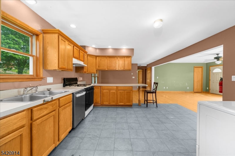 441 Pittstown Road Pittstown, NJ 08867 - Photo 5 of 48