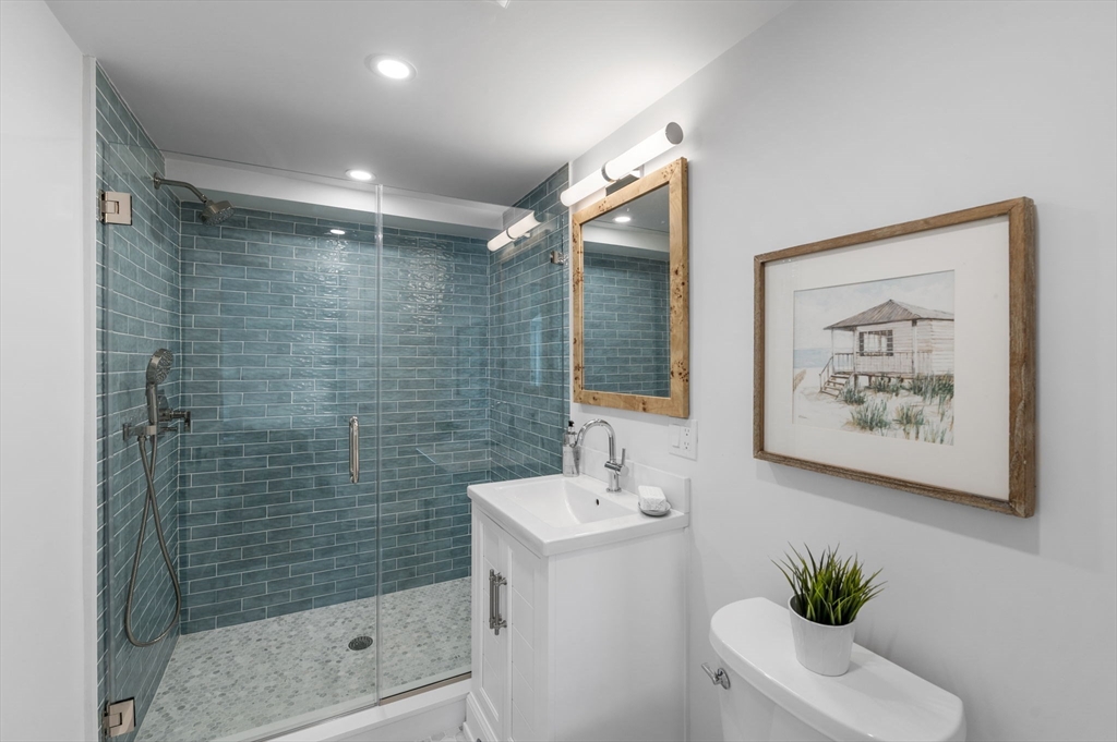 95 Front Street, Unit 6 Marblehead, MA 01945 - Photo 15 of 20 Gallery Image 15