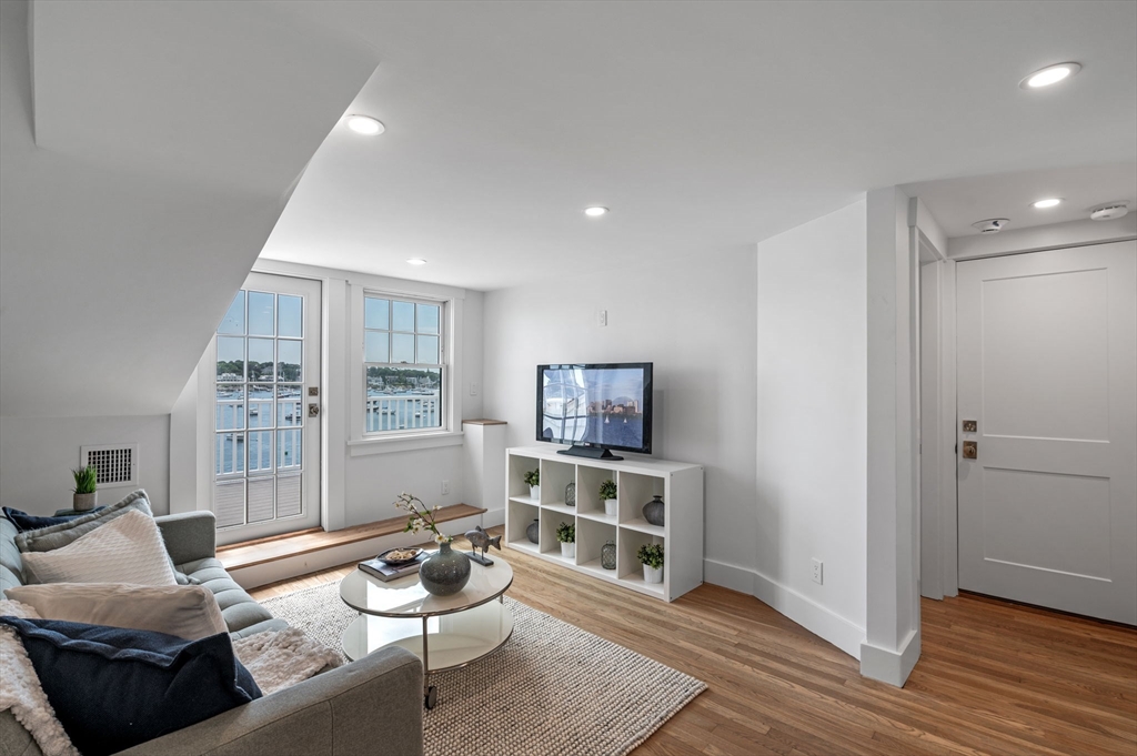 95 Front Street, Unit 6 Marblehead, MA 01945 - Photo 7 of 20 Gallery Image 7