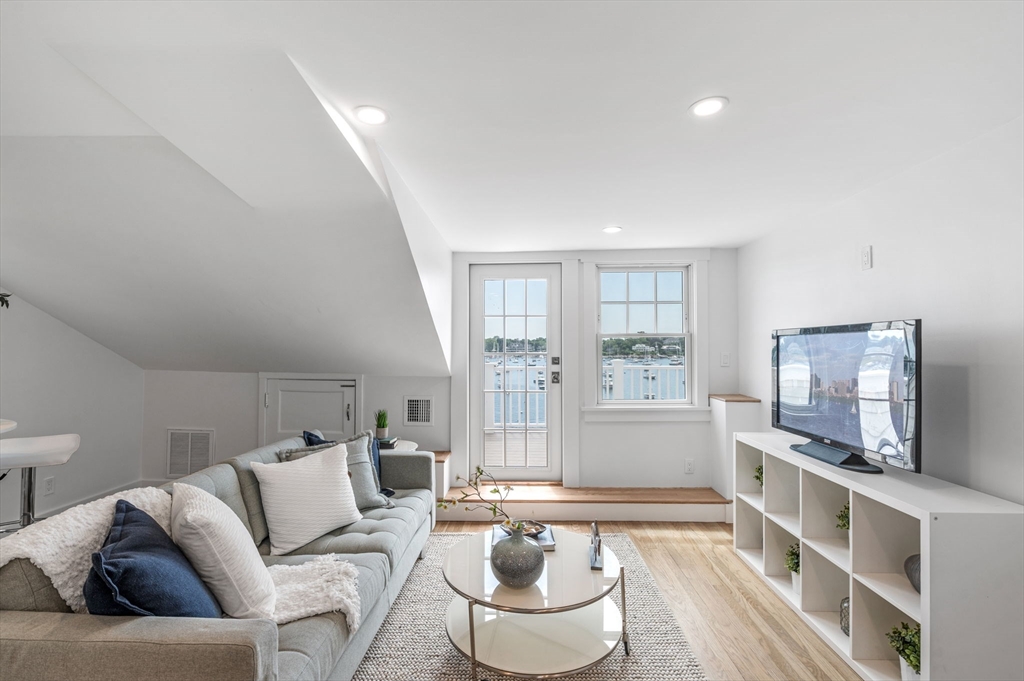 95 Front Street, Unit 6 Marblehead, MA 01945 - Photo 9 of 20 Gallery Image 9