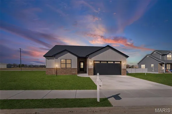 $420,000 | 110 Black Wolf Run, Highland, IL 62249