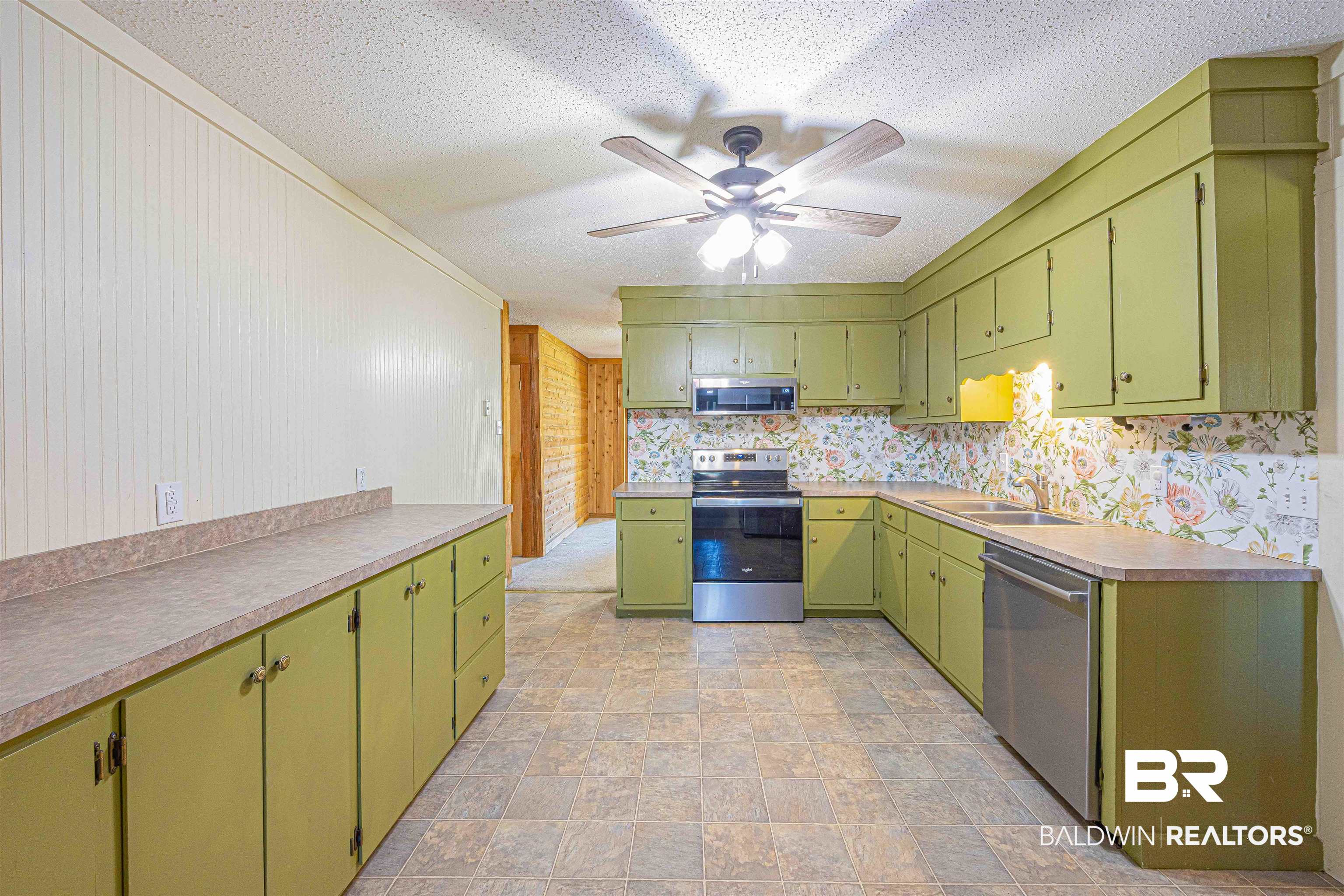 43101 Brown Road Bay Minette, AL 36507 - Photo 17 of 81 Kitchen with green cabinets, stainless steel appliances, a textured ceiling, ceiling fan, and light countertops