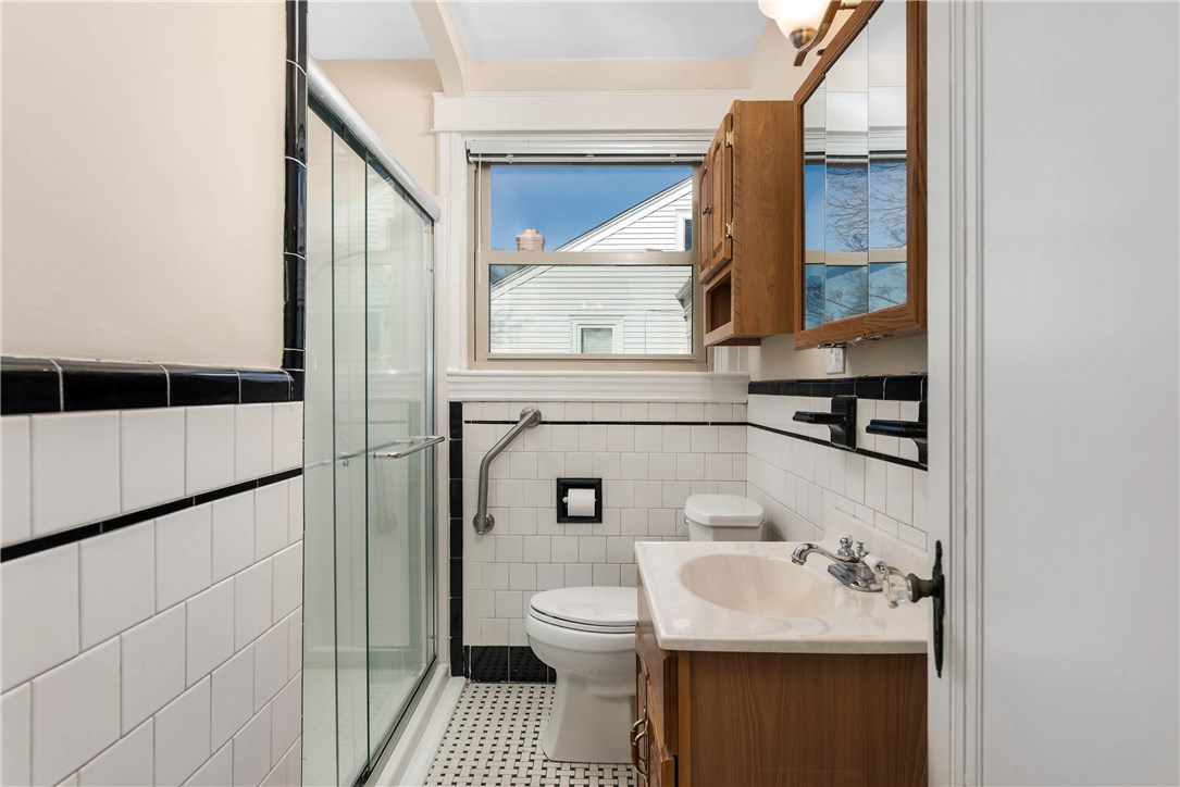 111 Edgemere Road Pawtucket, RI 02861 - Photo 11 of 22 Gallery Image 11