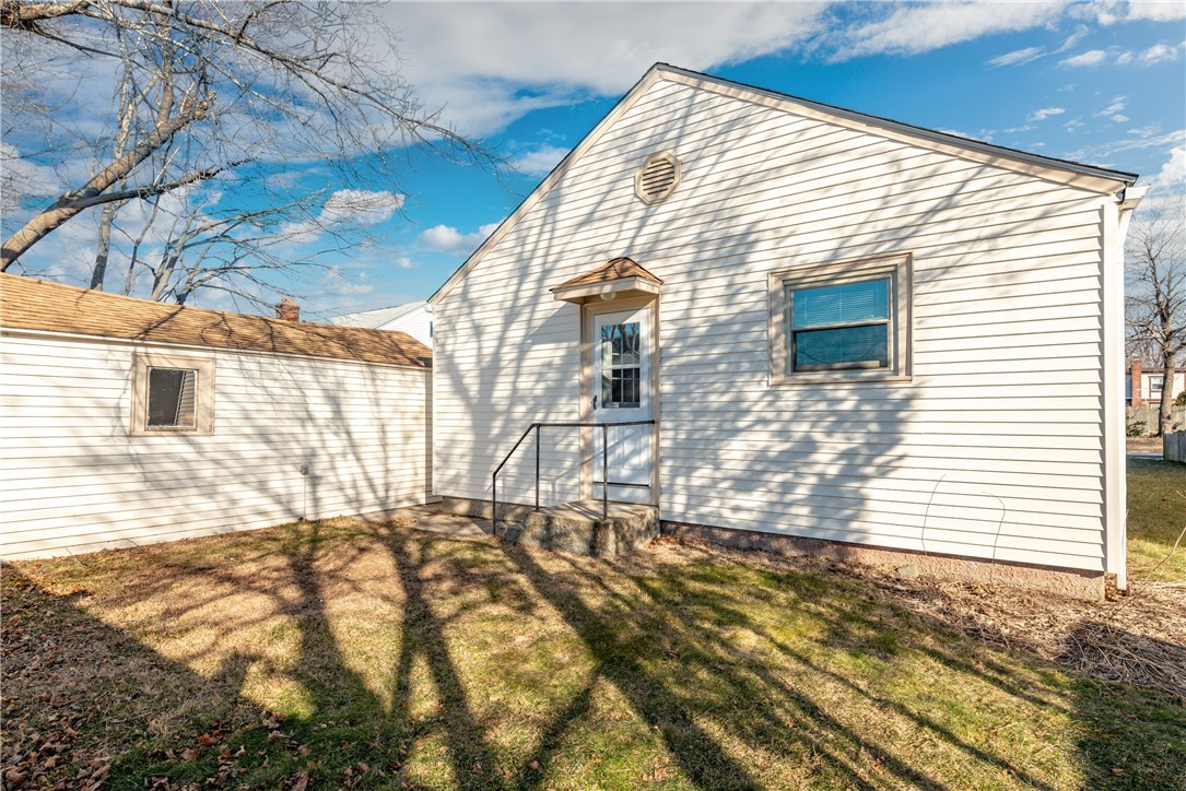 111 Edgemere Road Pawtucket, RI 02861 - Photo 20 of 22 Gallery Image 20