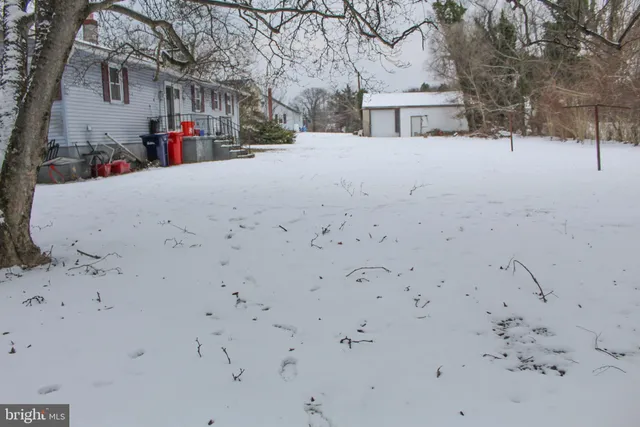 a view of white house with a snow
