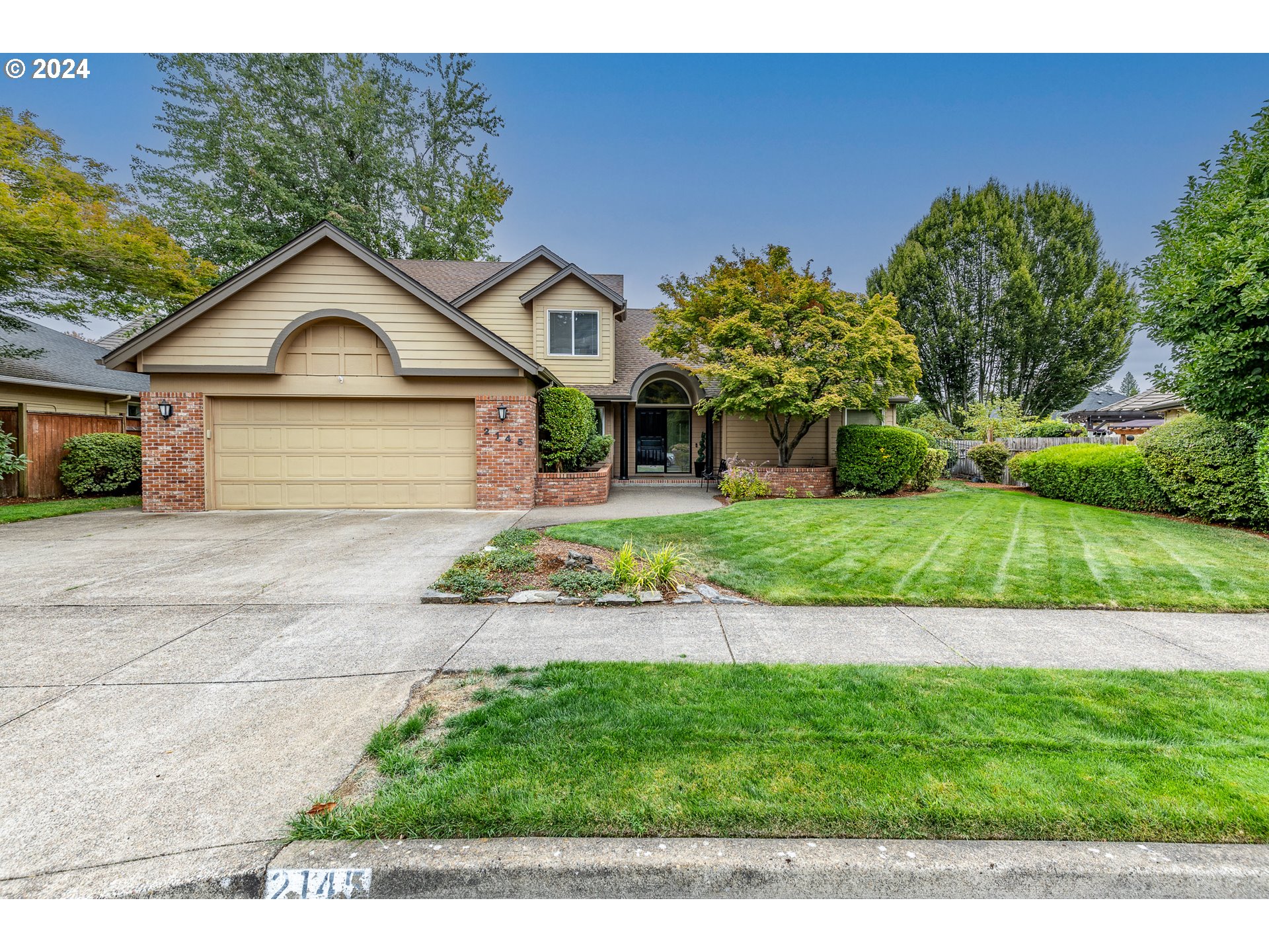 2145 Ridgeway Drive Eugene, OR 97401 - Photo 1 of 48 Gallery Image 1