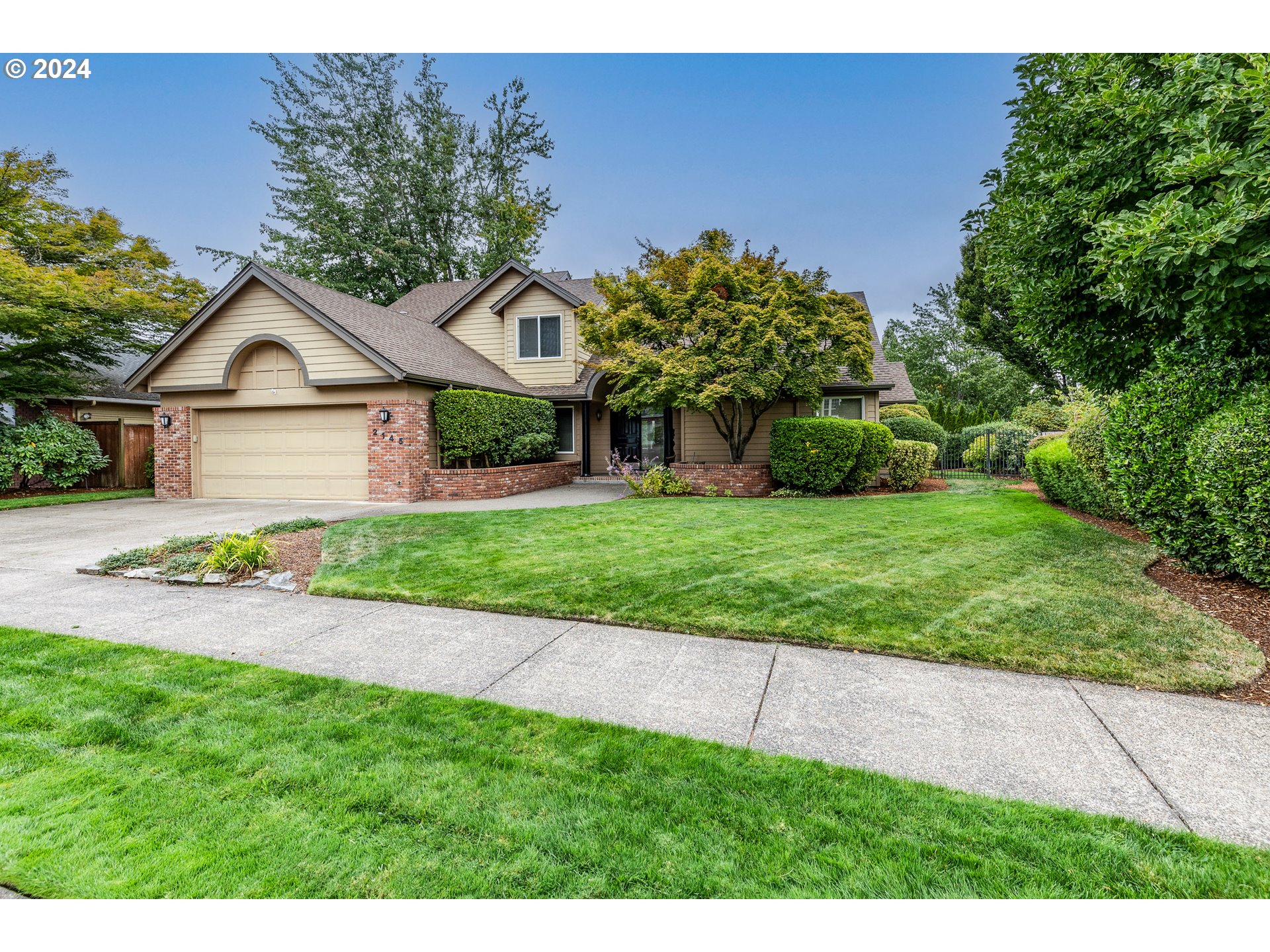 2145 Ridgeway Drive Eugene, OR 97401 - Photo 3 of 48 Gallery Image 3