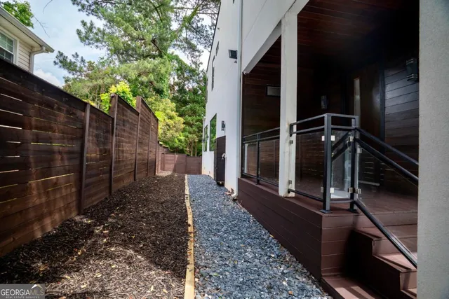a view of a pathway with a house