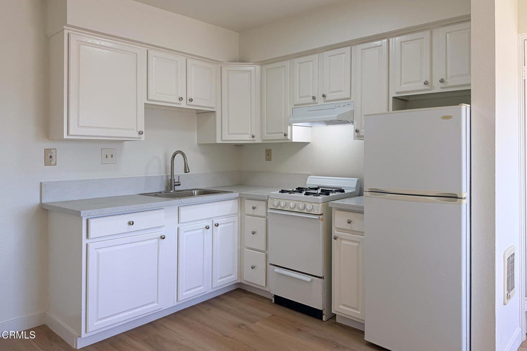 3901 Saviers Road, Unit 12 Oxnard, CA 93033 - Photo 3 of 12