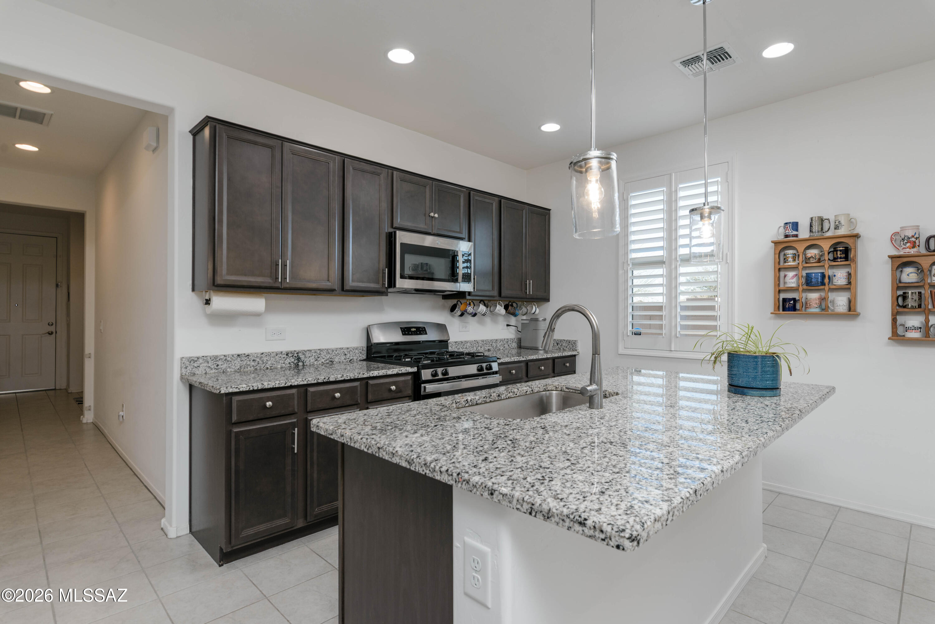 21667 East Treasure Road Red Rock, AZ 85145 - Photo 2 of 34 Bright and Open Kitchen!