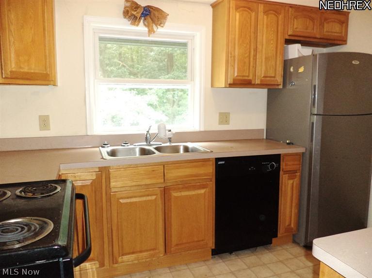 5730 East Sprague Road Broadview Heights, OH 44147 - Photo 14 of 24 Upstairs suite full applianced kitchen