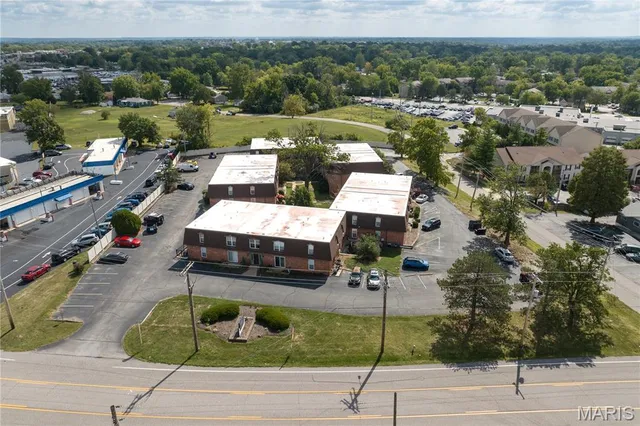 $6,400,000 | 11542 Concord Village Avenue, St. Louis, MO 63128