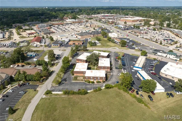 $6,400,000 | 11542 Concord Village Avenue, St. Louis, MO 63128