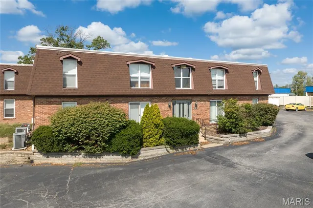 $6,400,000 | 11542 Concord Village Avenue, St. Louis, MO 63128