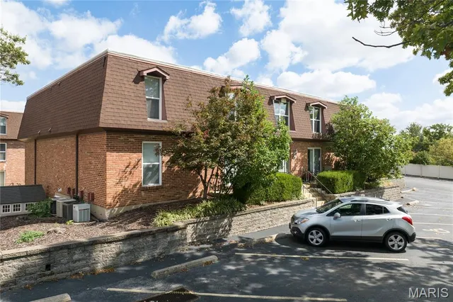 $6,400,000 | 11542 Concord Village Avenue, St. Louis, MO 63128