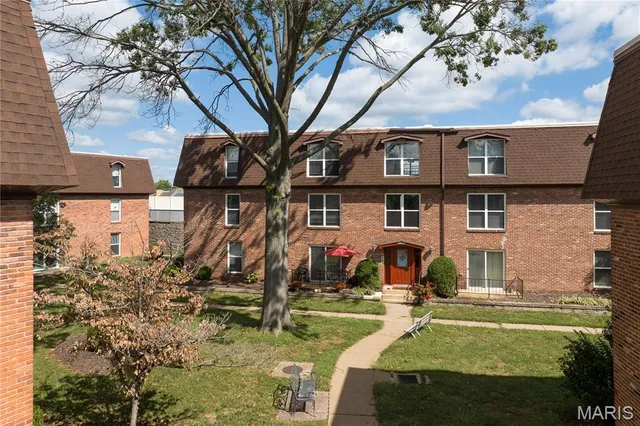 $6,400,000 | 11542 Concord Village Avenue, St. Louis, MO 63128