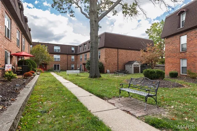 $6,400,000 | 11542 Concord Village Avenue, St. Louis, MO 63128