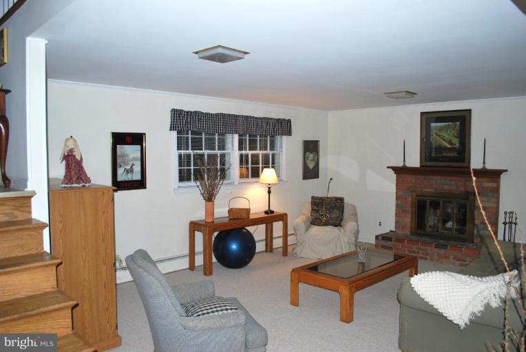 6721 Bulkley Road Lorton, VA 22079 - Photo 10 of 14 Spacious family room