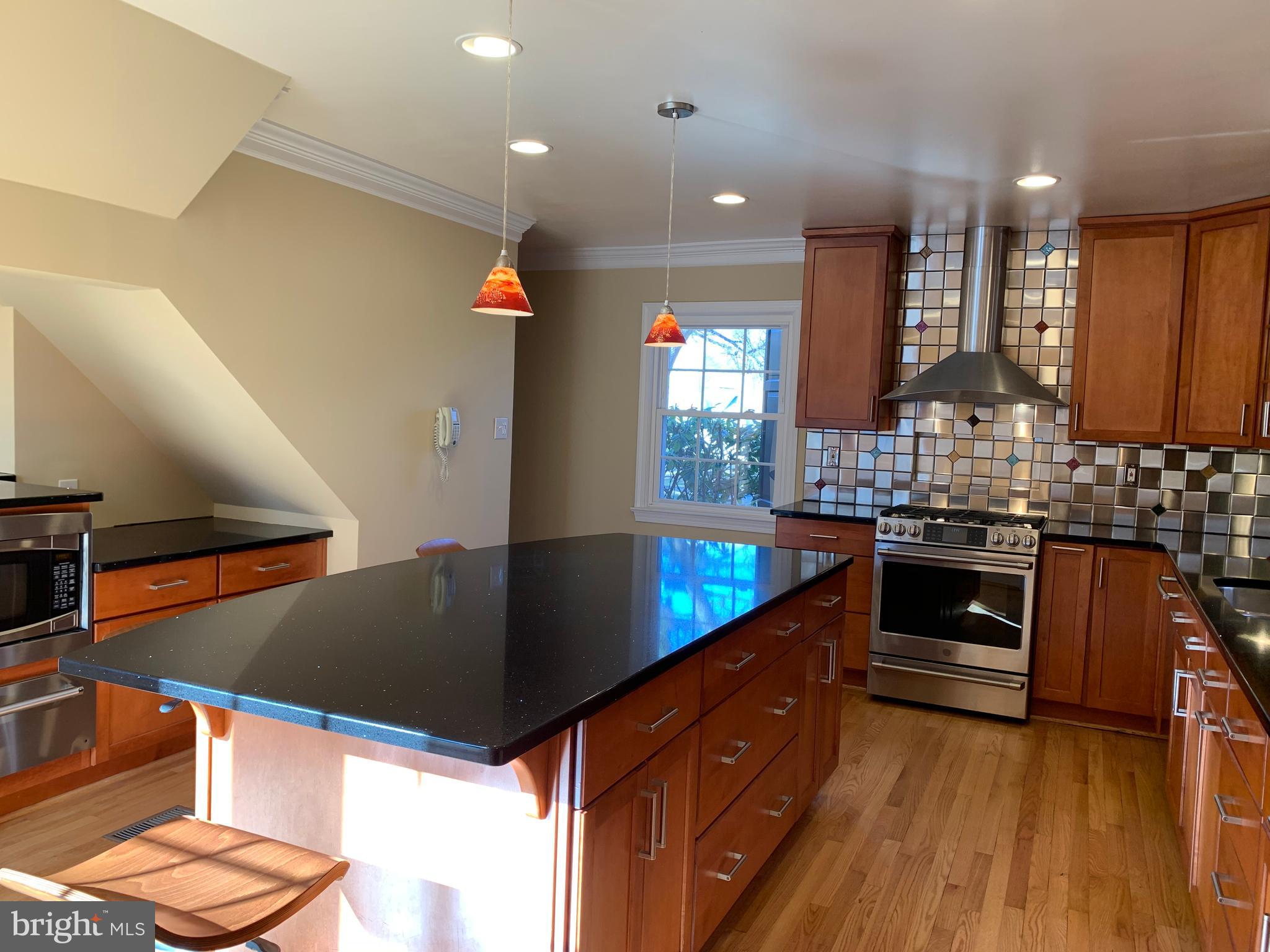 10711 Lockland Road Potomac, MD 20854 - Photo 11 of 43 Gallery Image 11