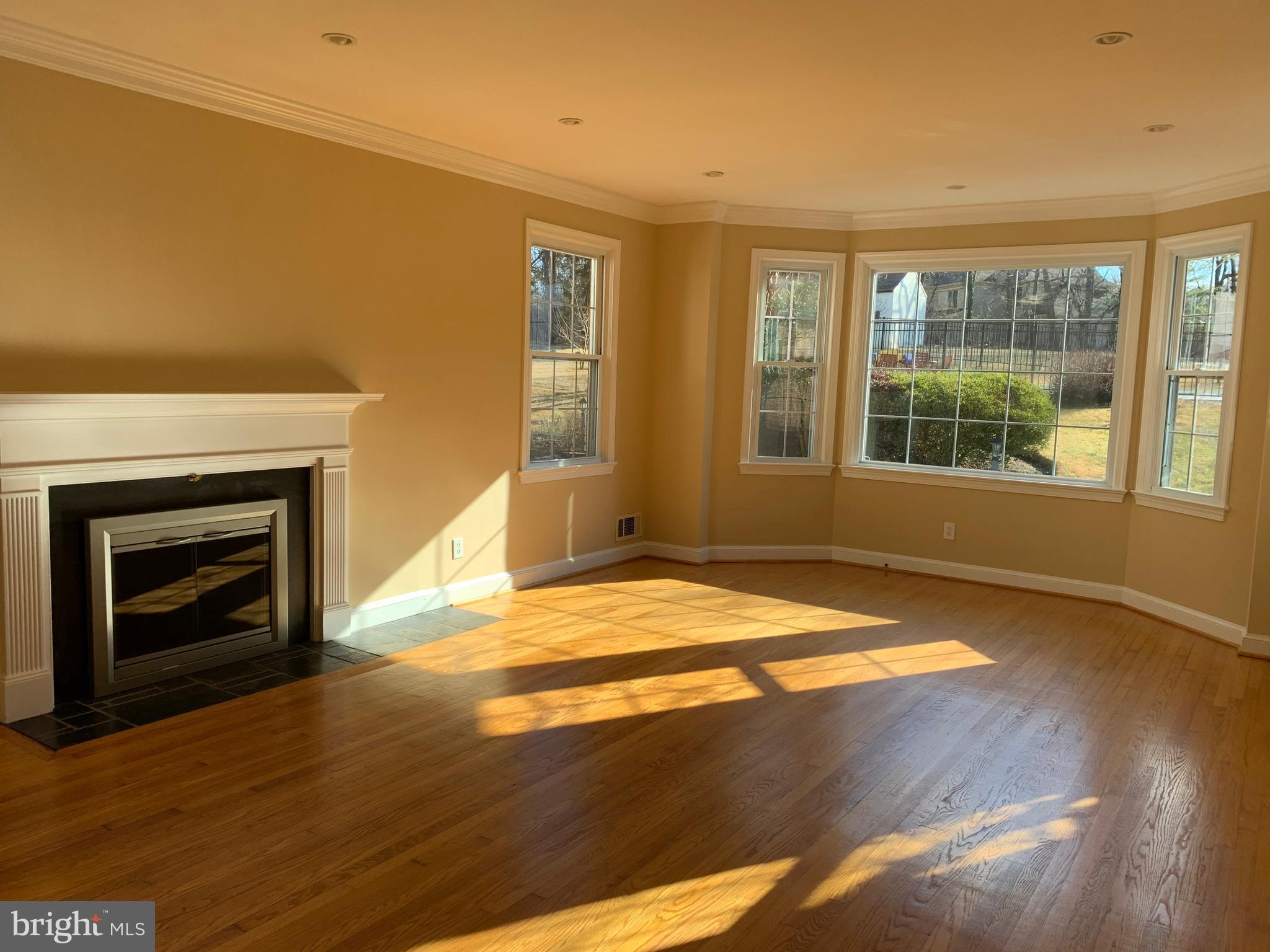 10711 Lockland Road Potomac, MD 20854 - Photo 5 of 43 Gallery Image 5