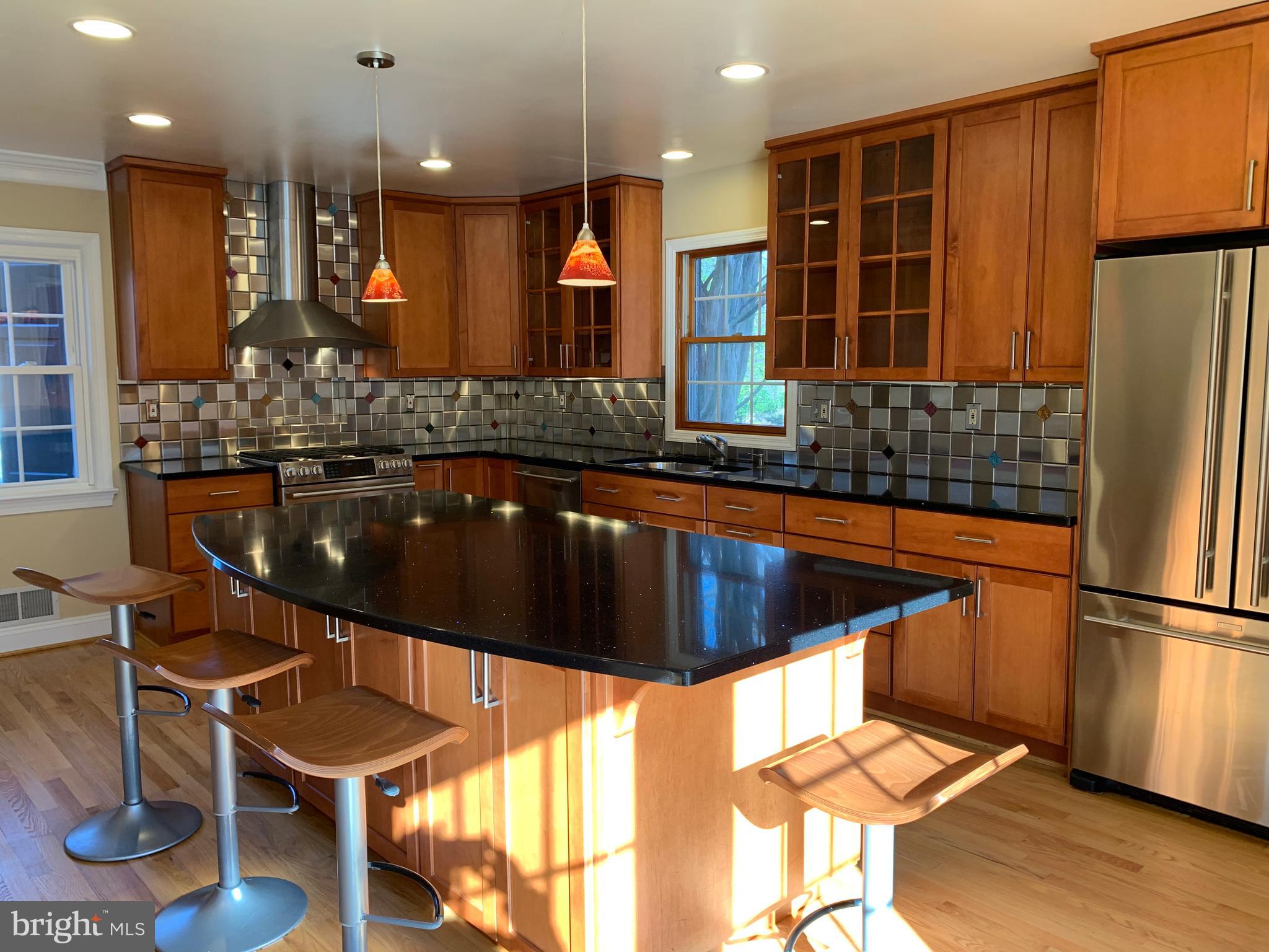 10711 Lockland Road Potomac, MD 20854 - Photo 10 of 43 Gallery Image 10