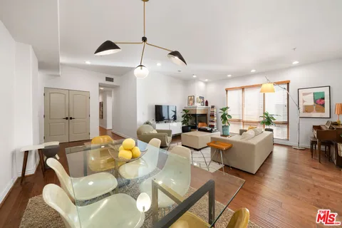 $815,000 | 10913 Whipple Street, Unit 205, Toluca Lake, CA 91602