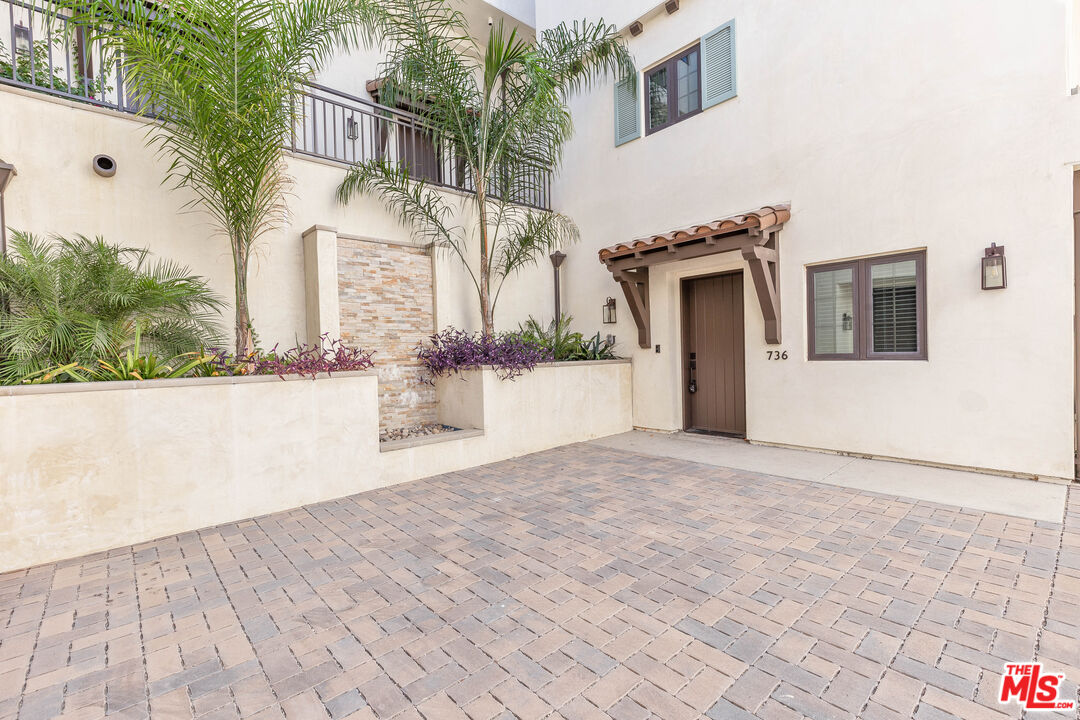 736 Parkman Avenue Los Angeles, CA 90026 - Photo 2 of 34 a view of a house with a outdoor space
