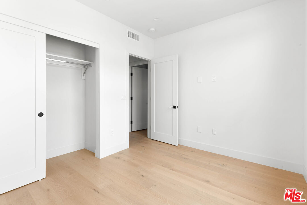 736 Parkman Avenue Los Angeles, CA 90026 - Photo 21 of 34 a view of an empty room