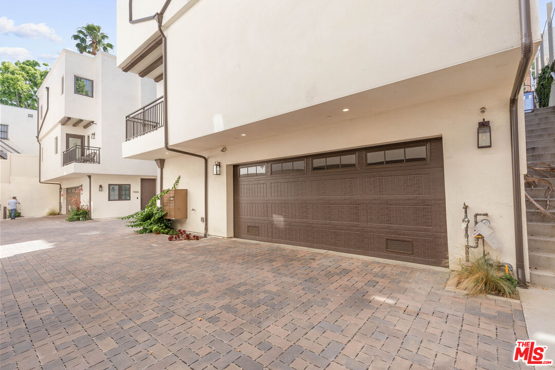 736 Parkman Avenue Los Angeles, CA 90026 - Photo 3 of 34 a view of a house with a outdoor space
