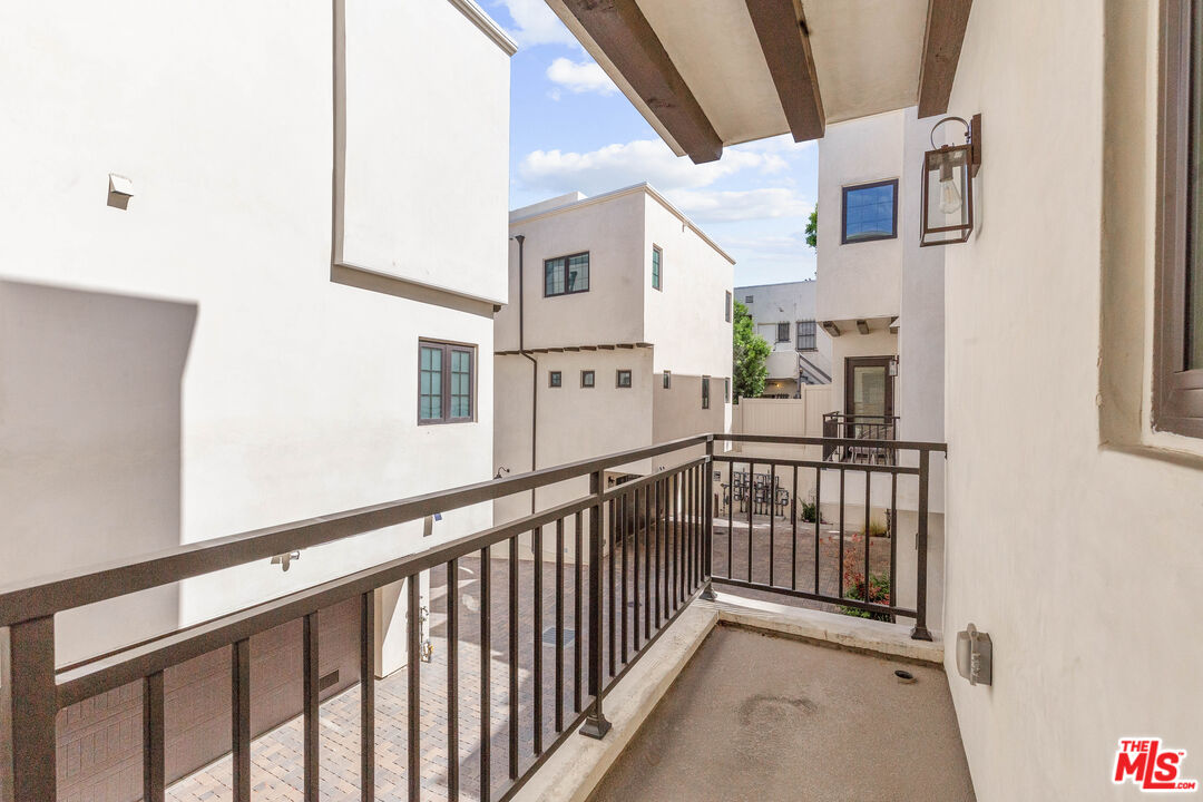 736 Parkman Avenue Los Angeles, CA 90026 - Photo 10 of 34 a view of a balcony