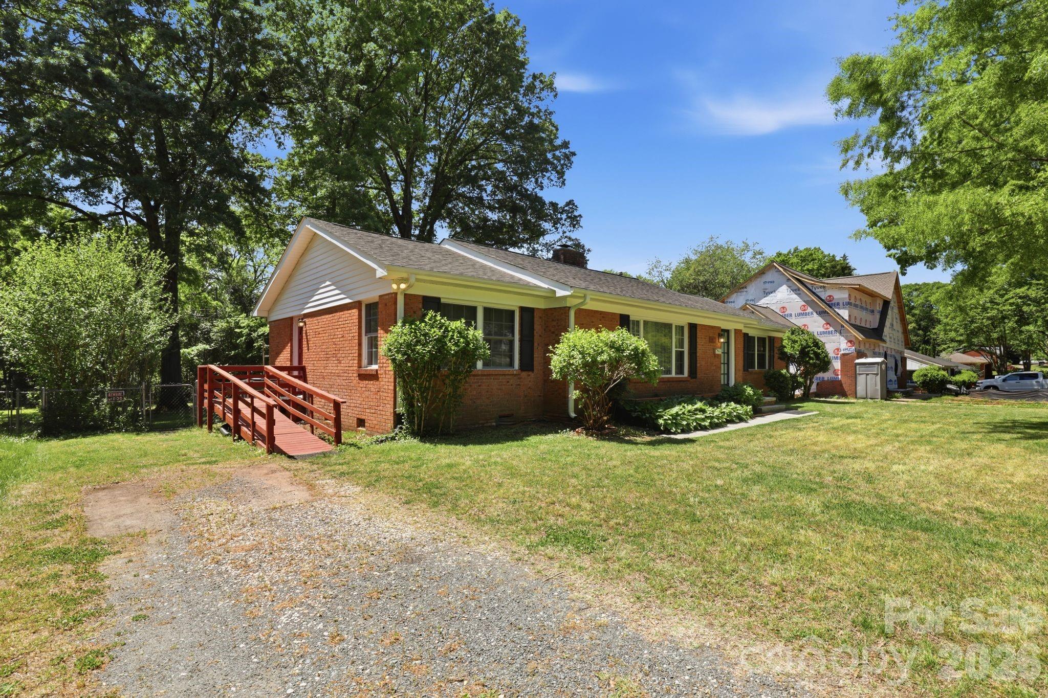 810 Brockbank Road Charlotte, NC 28209 - Photo 2 of 37