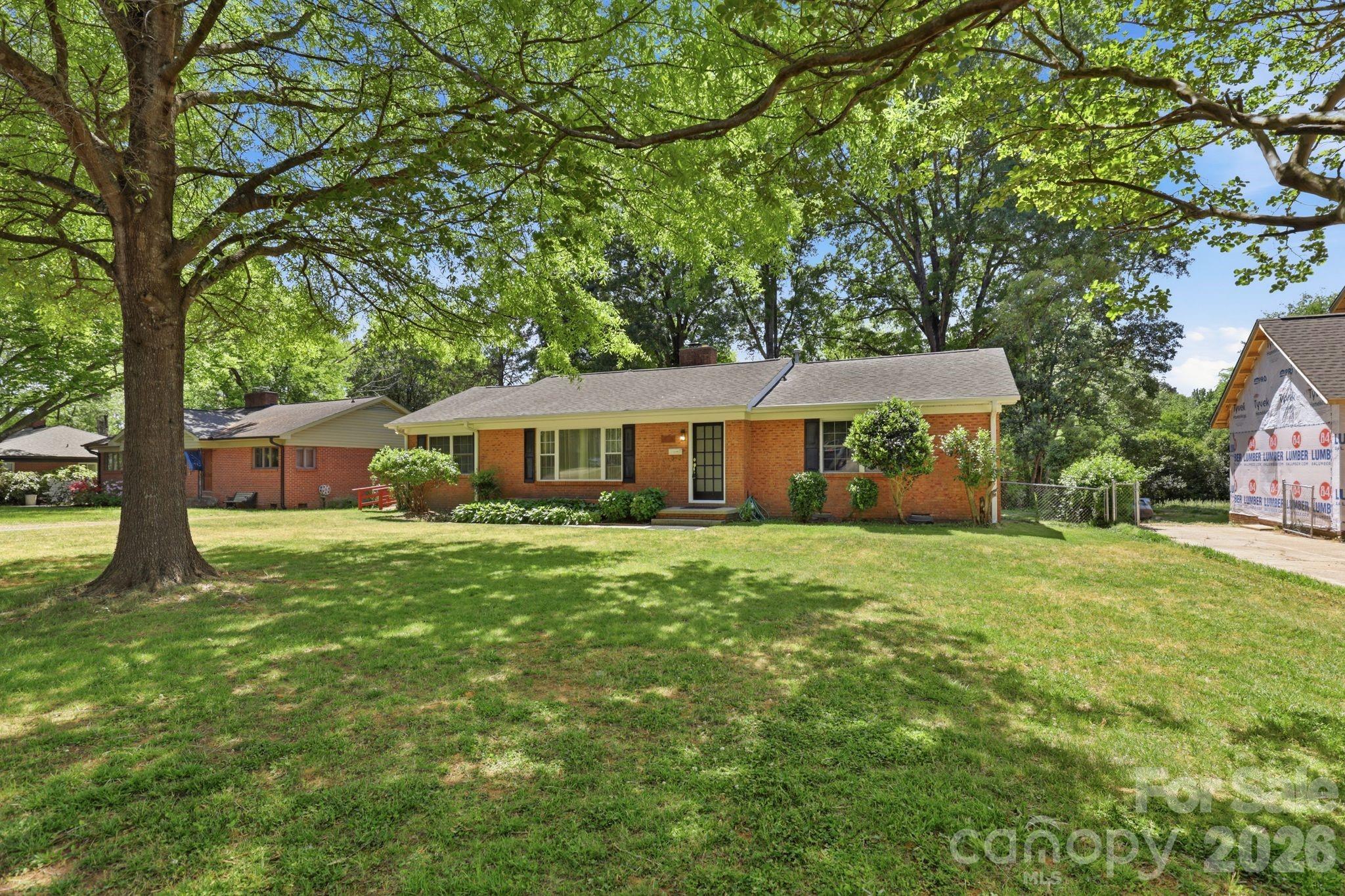 810 Brockbank Road Charlotte, NC 28209 - Photo 3 of 37