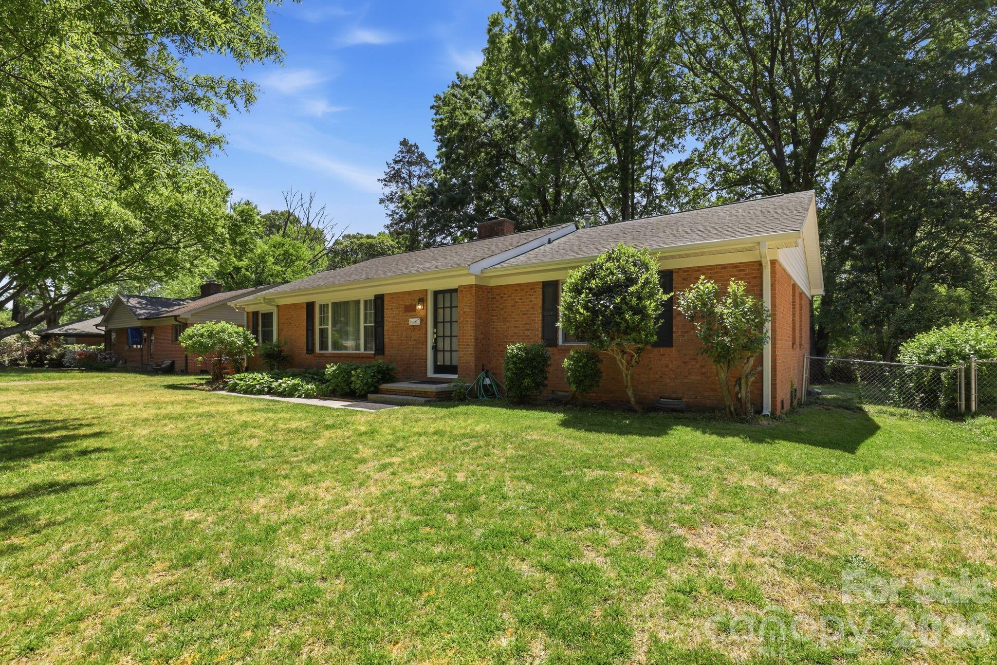 810 Brockbank Road Charlotte, NC 28209 - Photo 4 of 37